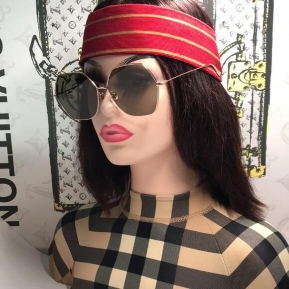 Stylish Black and Gold Sunglasses - Picture 7 of 13